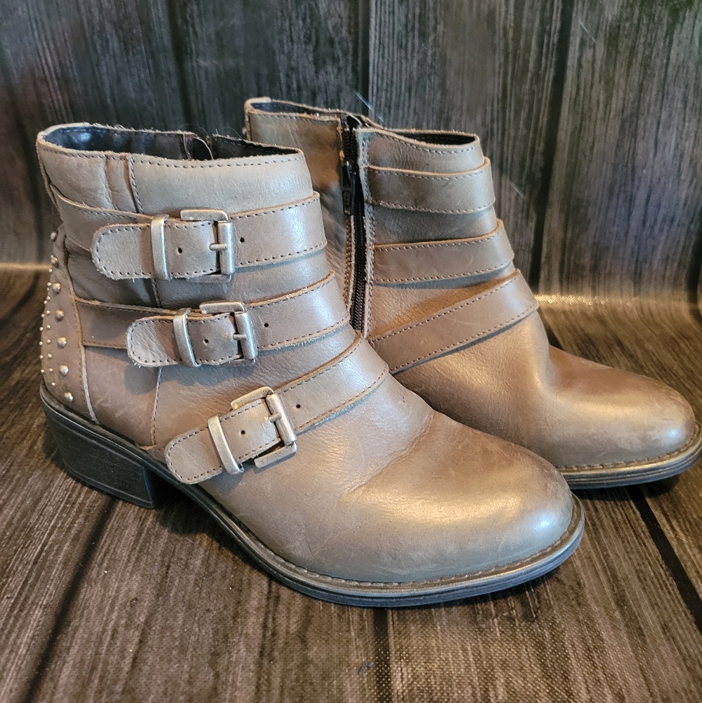 Eric Micheal olive green booties